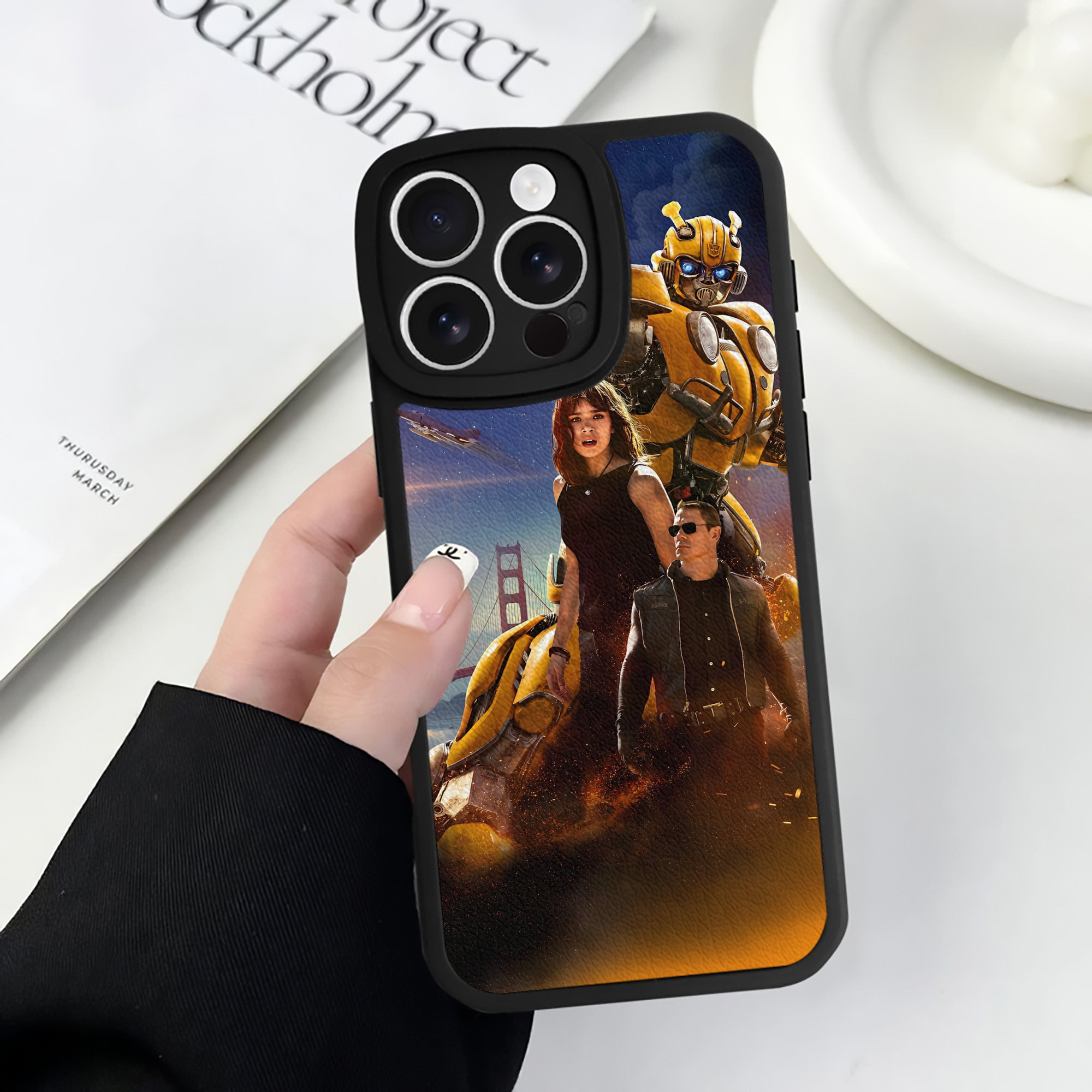 （画像用） Transformers トランスフォーマー 【iPhone 16シリーズ対応】シリコンスマホケース（レザー調） 材質：シリコン